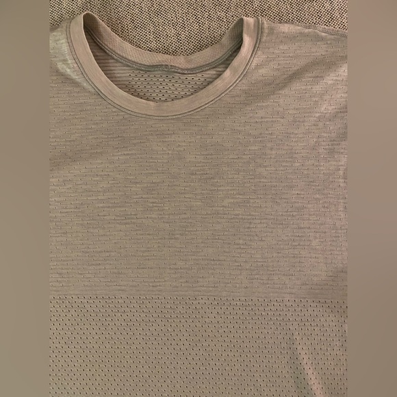 Lululemon T Shirt - Grey - XL - Picture 2 of 4